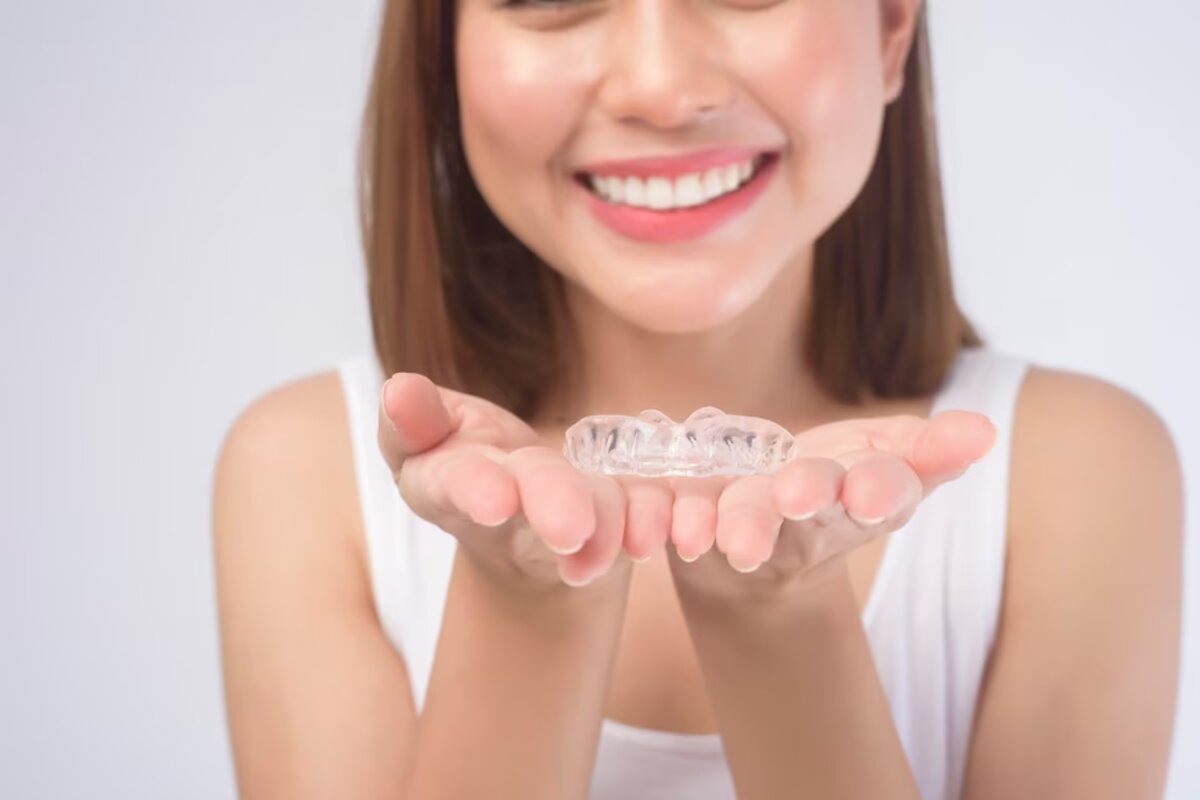 tips for keeping your invisalign aligners clean in any situation